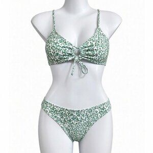 ☘️ NWOT Blooming Jelly Green Floral Bikini Set ☘️ Size Medium ☘️ St. Patty’s!